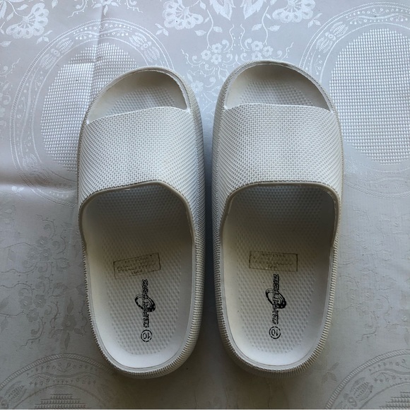 Comfort Trendz Women’s Size 10 White Slip-On Rubber Flip-Flops Shoes Open-Toe - Picture 10 of 16